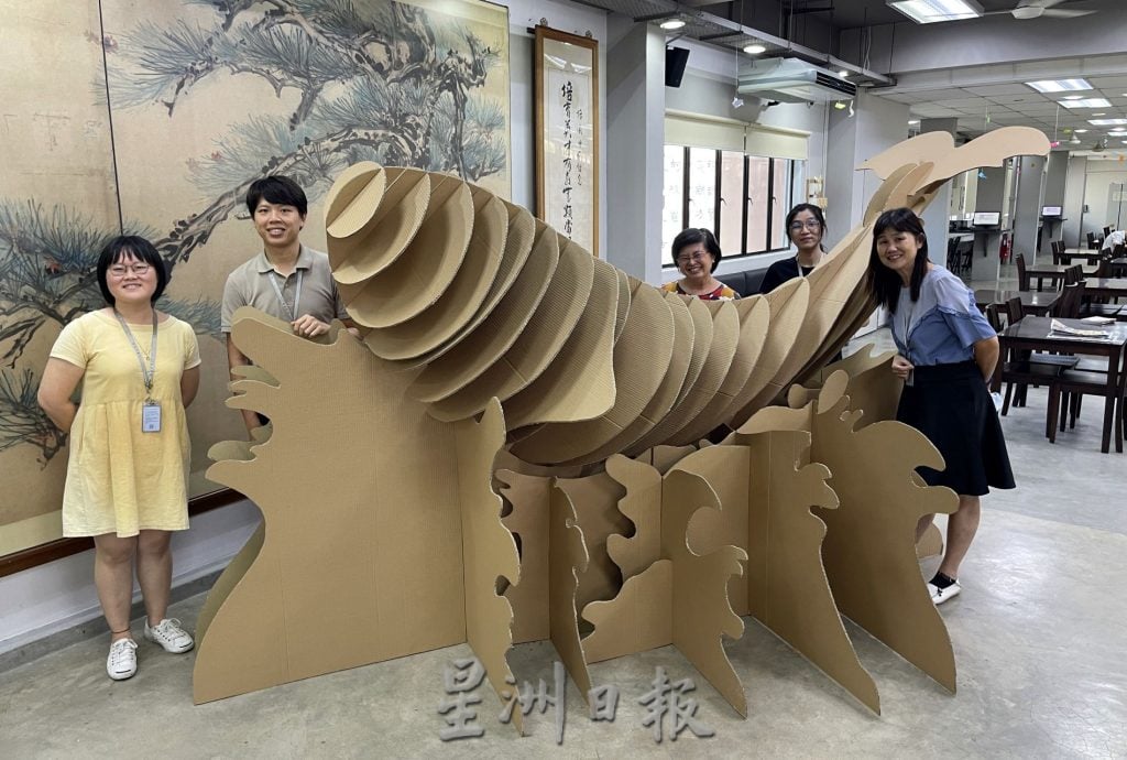 (古城封底主文)【带你去找爱】:将纸化为装置艺术品的爱