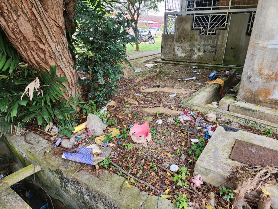 (古城封面副文)莲花组屋垃圾遍布四周,卫生糟糕