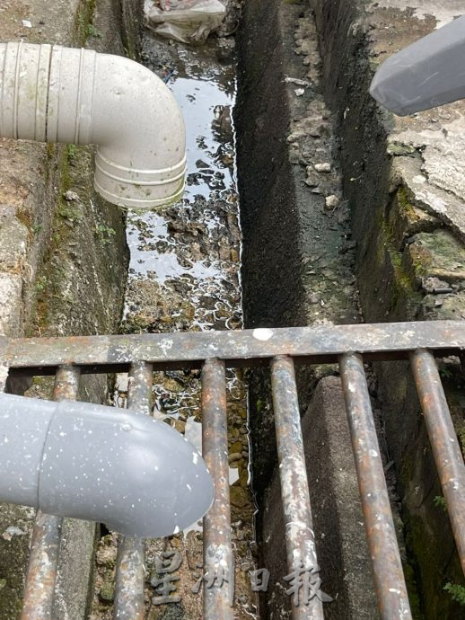 (古城版)水沟崩塌及发出臭味