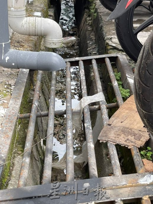 (古城版)水沟崩塌及发出臭味