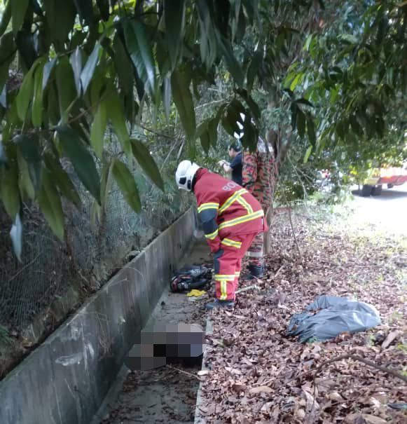 (古城第二版主文)七旬老翁失联两天 家属在路边大沟渠发现遗体