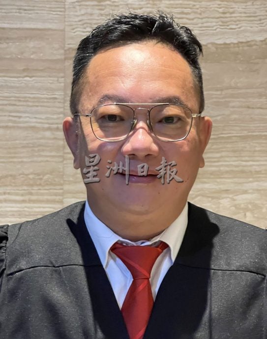 (古城第二版主文)垃圾虫尽情撒野·河畔沦为垃圾天堂