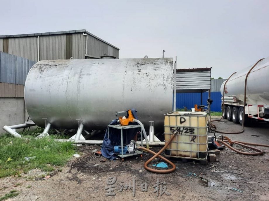 (古城第二版主文)非法集团使用合法油槽车为烟幕,非法出售津贴柴油