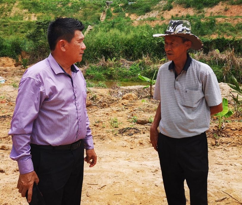 (古城第四版主文)双溪乌浪垃圾山偷偷将污水通过别人园坵排