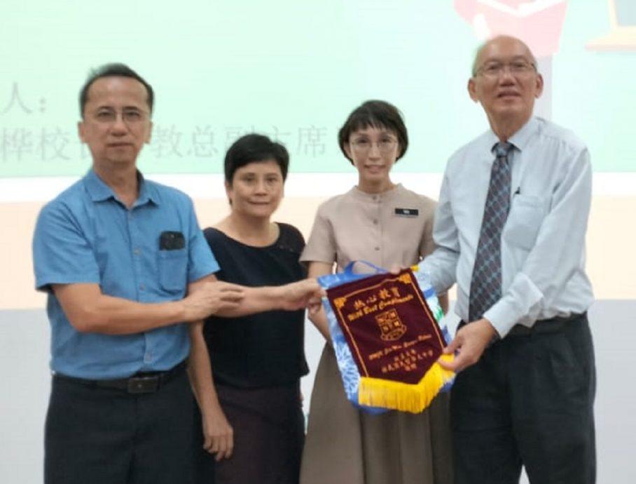 李金桦:教师学士课程华小组的一些课程面对名额没有填满的问题必须尽快解决