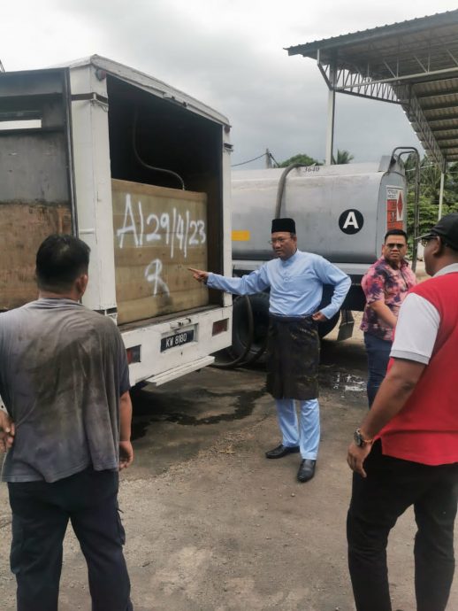 (大北马)莪仑工厂起获2730公升走私柴油,武吉安曼警方捕3男助查!