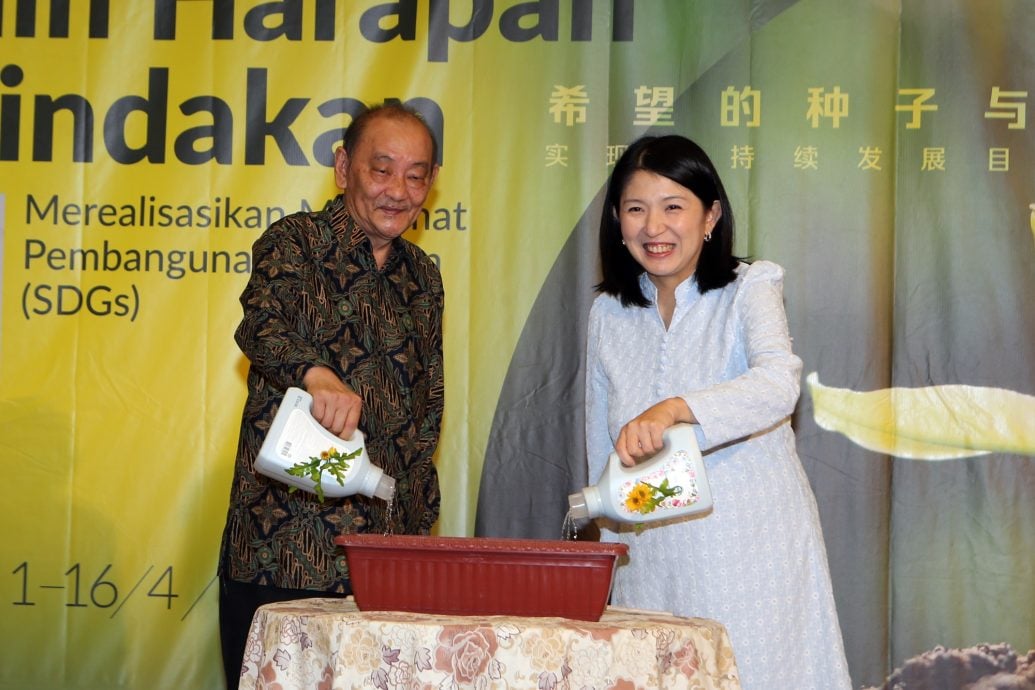 (大都会)杨美盈为希望的种子与行动主持开幕