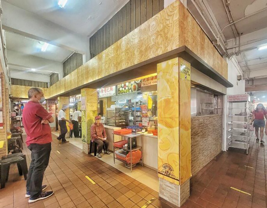 (已签发)柔:狮城二三事:狂汉闹咖啡店 连砸6酒瓶