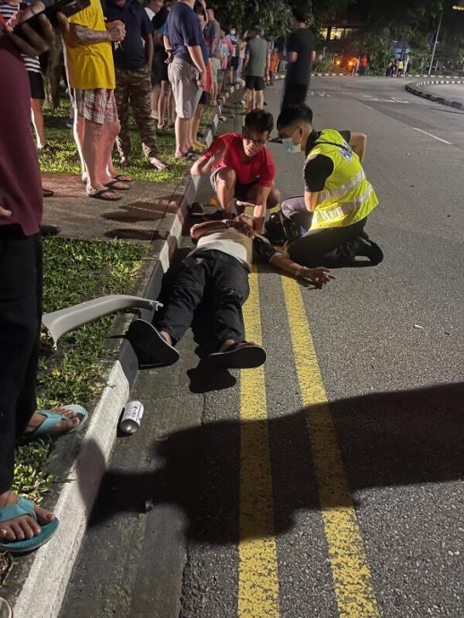 (已签发)柔:狮城二三事:宝马车祸撞树 驾驶员涉酒驾被捕
