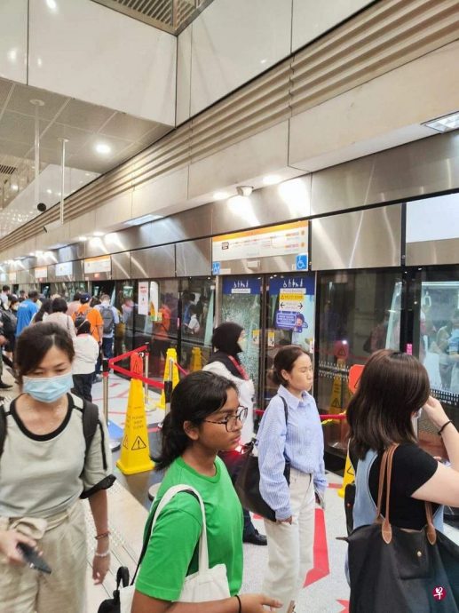 (已签发)柔:狮城二三事:电动轮椅乘客为赶地铁 不慎撞裂月台玻璃门