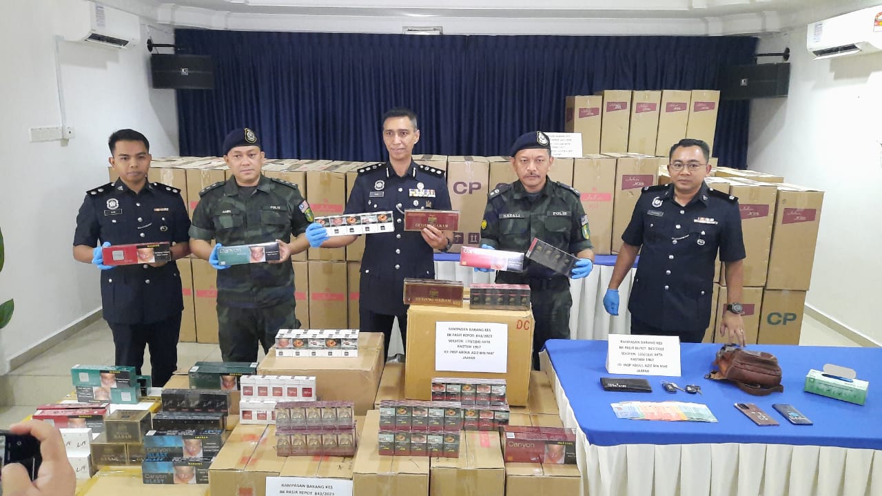 (已签发)柔:麻坡警方再立功,捣破价值逾百万令吉私烟案
