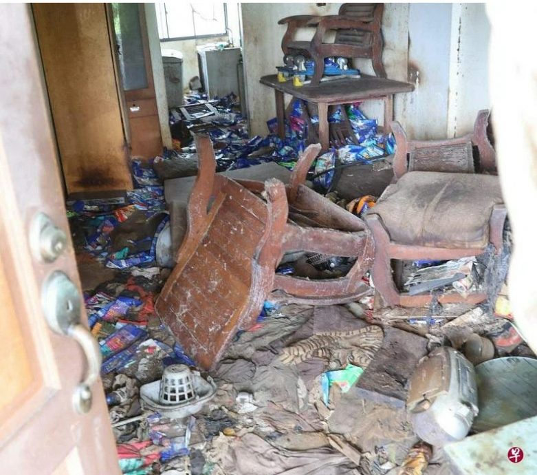 (已签发)狮城二三事:大叔弃四猫离去 住家发臭变废墟