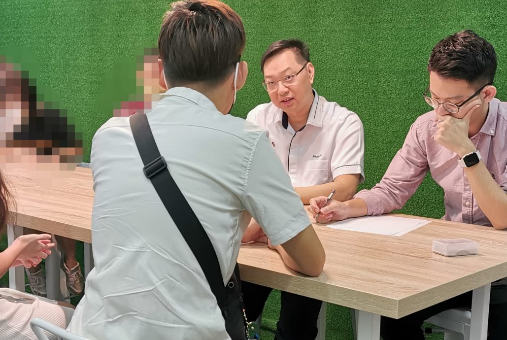 (未签发)全国:潘伟斯:车震事件男女指两名影片上传者自称警察,更一度跟踪