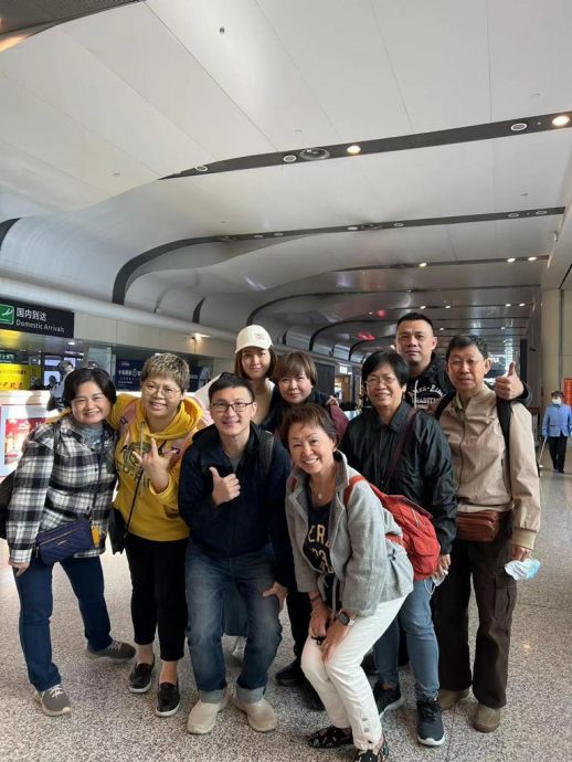 (版头)中国游客来马