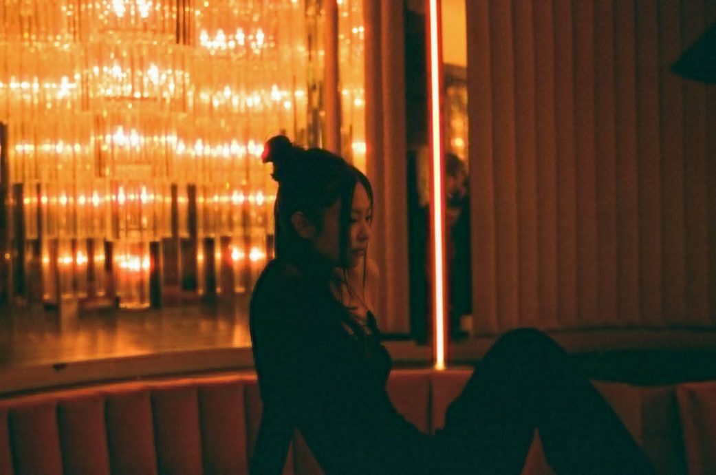 ennie首拍戏就闯康城　宋仲基新作对打周冬雨	