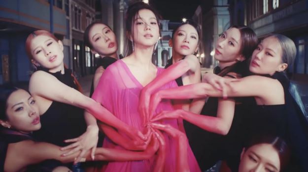 Jisoo@BP新歌遭批难听  翻车造型尬变阿嬷