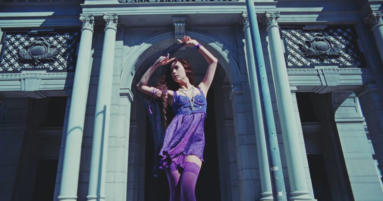 Jisoo@BP新歌遭批难听  翻车造型尬变阿嬷