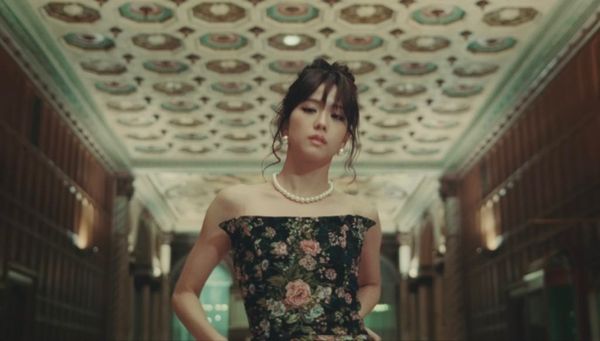 Jisoo@BP新歌遭批难听  翻车造型尬变阿嬷