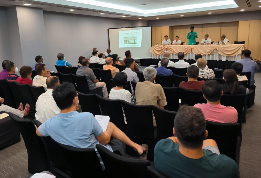 mz头//大都会/阿兹米占促市议会升格市政厅之际,也要解决民生!