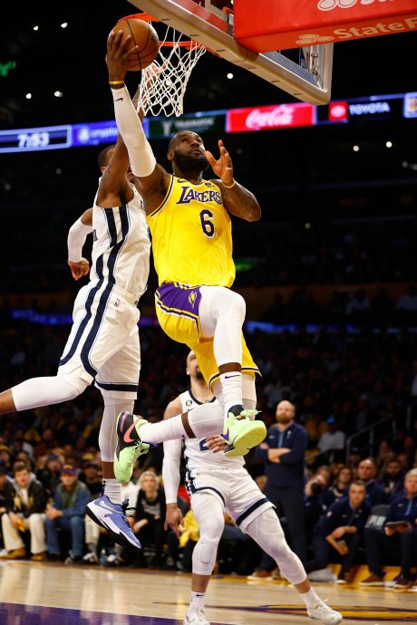 NBA季后赛| 双20率湖人擒熊听牌 詹皇演绎不老传说