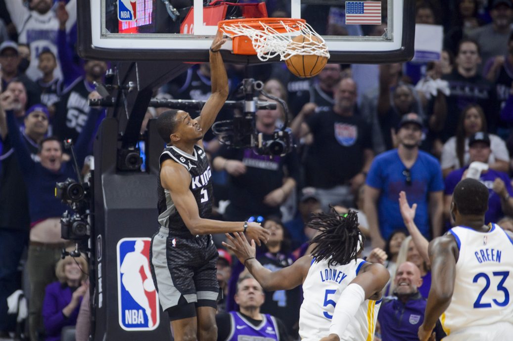 NBA季后赛|主场再挫勇士与篮网 国王76人2战2胜领跑