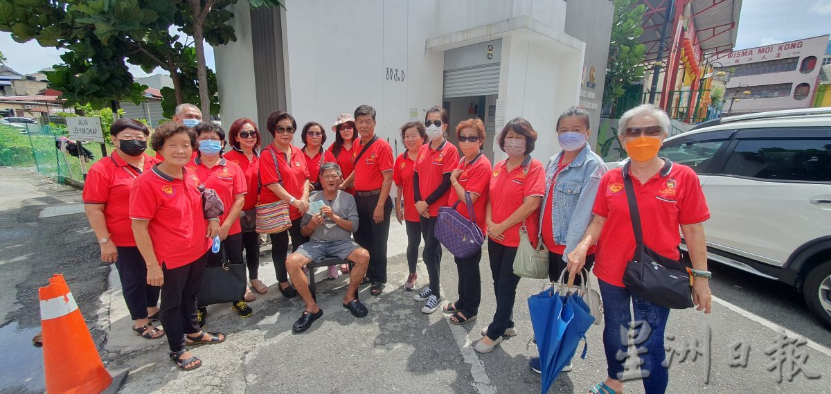 NS主文/森同善福利协会移交捐款给住公厕患癌男