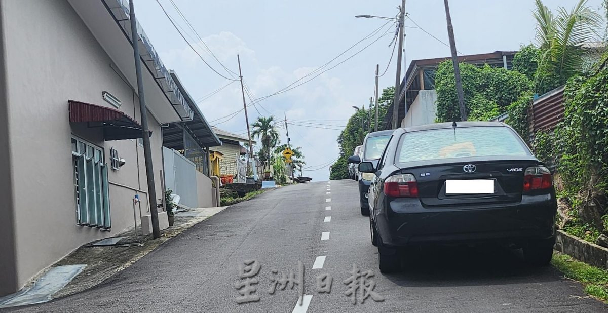 NS封面主文/花城大小事:新村路窄,来往车辆同行 惊险万分
