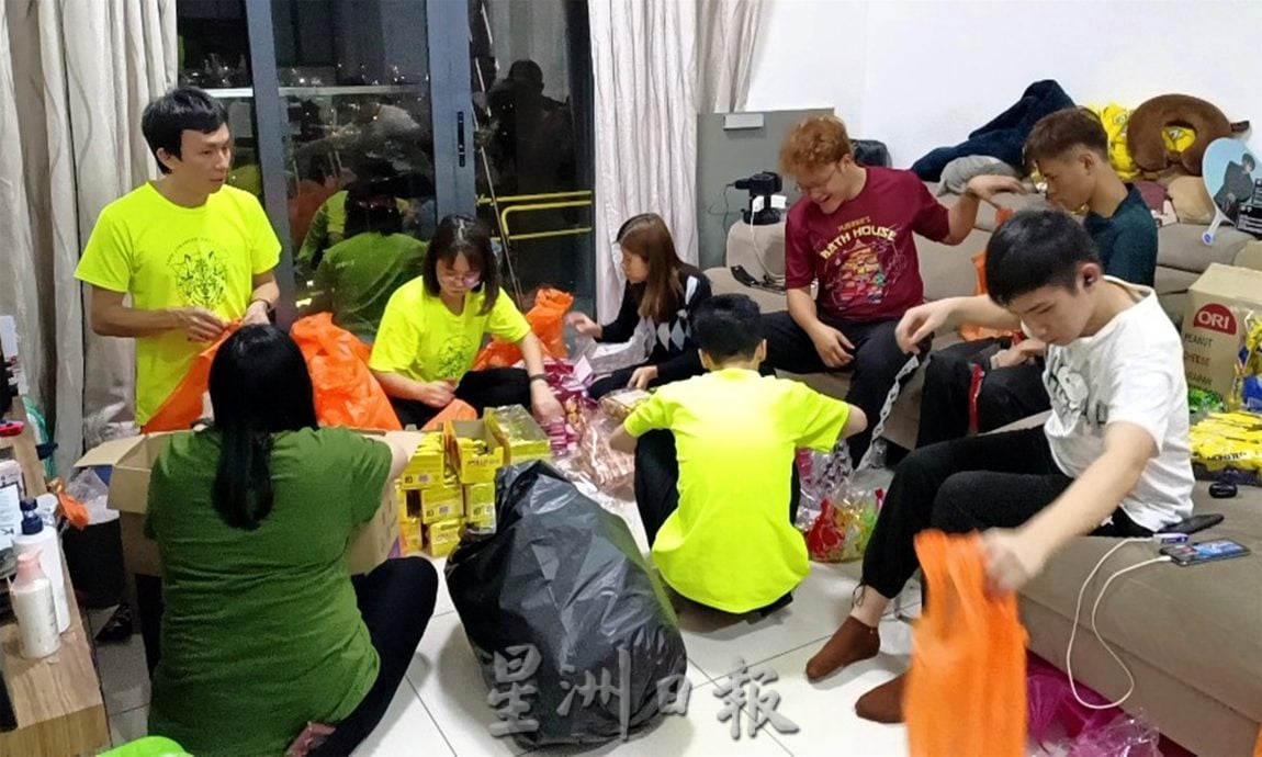 NS庇朥/瓜拉庇朥青团运派200份干粮物资送暖给露宿者