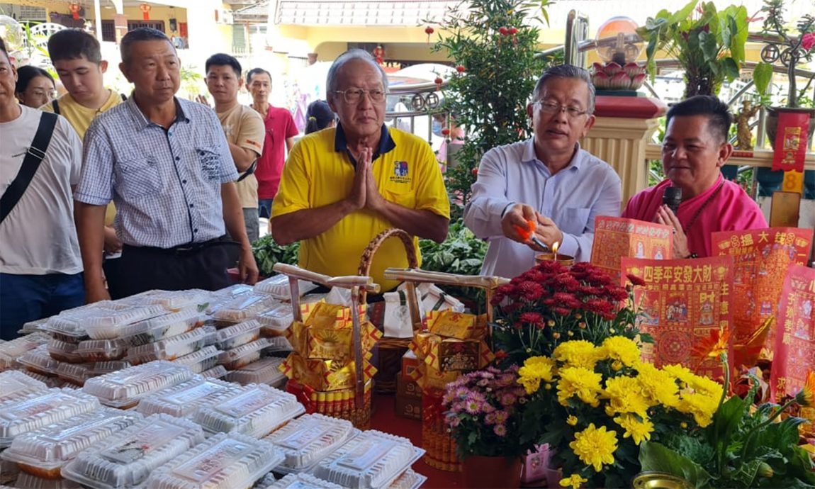 芙蓉南海坛闰二月十九观音诞活动,捐出1万5000令吉作慈善。