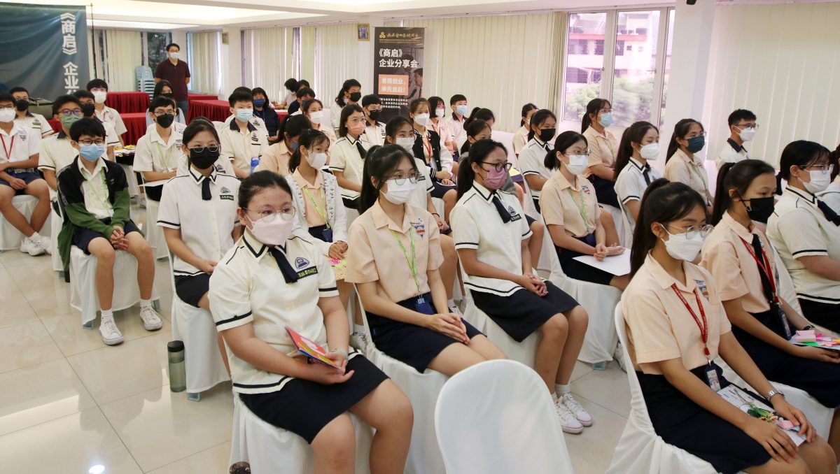 NS芙蓉/森中总颁发“清寒子弟助学金”给森二独中42名学生,总额逾15万令吉