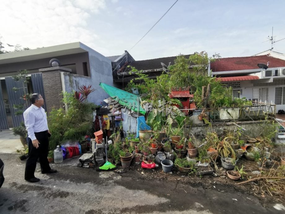 罗白选区荒废住家多,无人理且任由杂草丛生;邻居生活被困扰