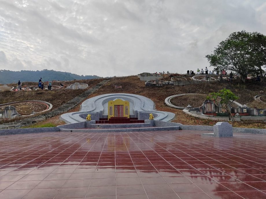 NS马口:马口泷江义山基设提昇获得扫墓者赞好，慷慨解囊捐助环境清理费