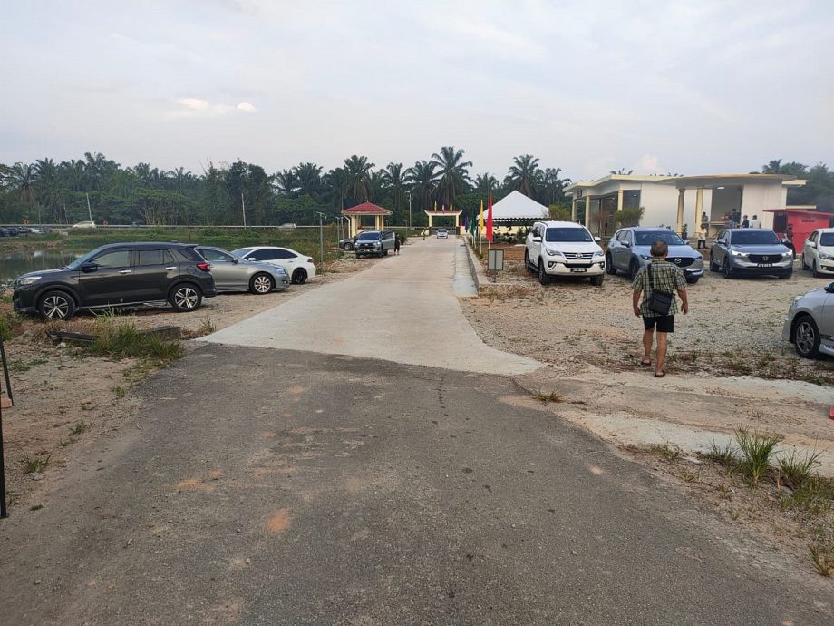 NS马口:马口泷江义山基设提昇获得扫墓者赞好，慷慨解囊捐助环境清理费