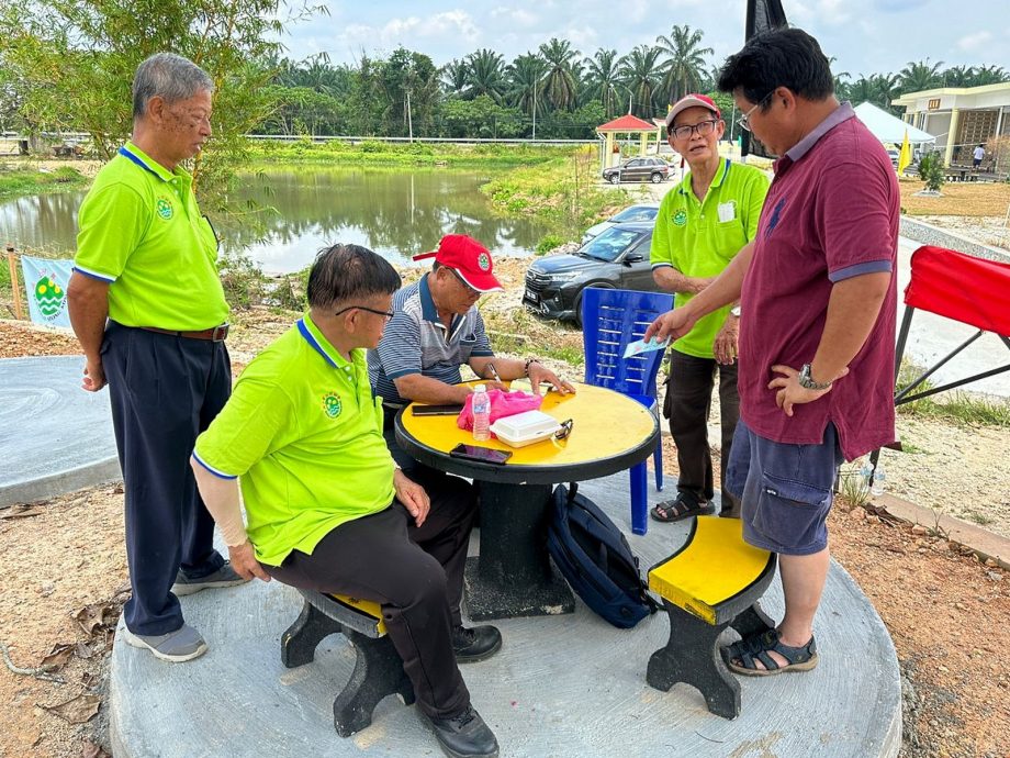 NS马口:马口泷江义山基设提昇获得扫墓者赞好，慷慨解囊捐助环境清理费
