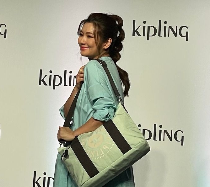 Selina怀孕5个月首现身 认了情绪波动大