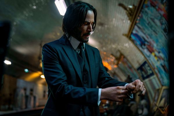 T恤印上电影被赐死次数 奇洛暖送特技演员专属礼物	