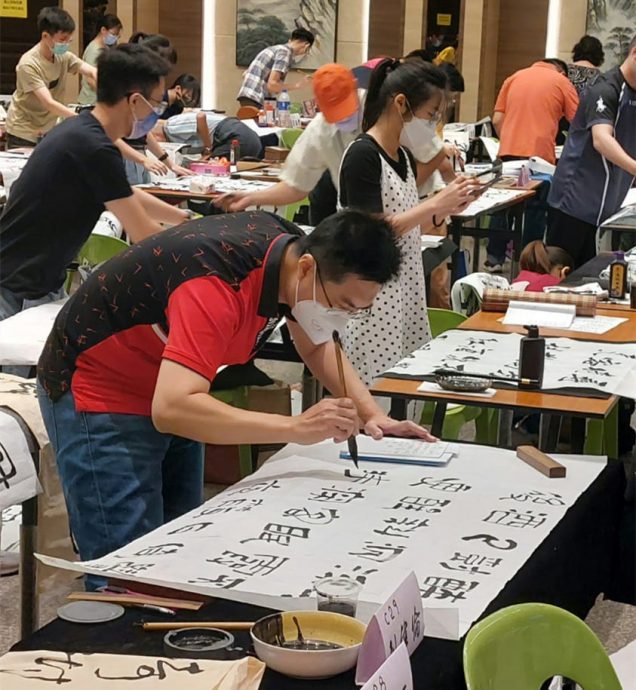 19/5/有故事的人:药剂师利伟伦/学书法对药剂专业大助益