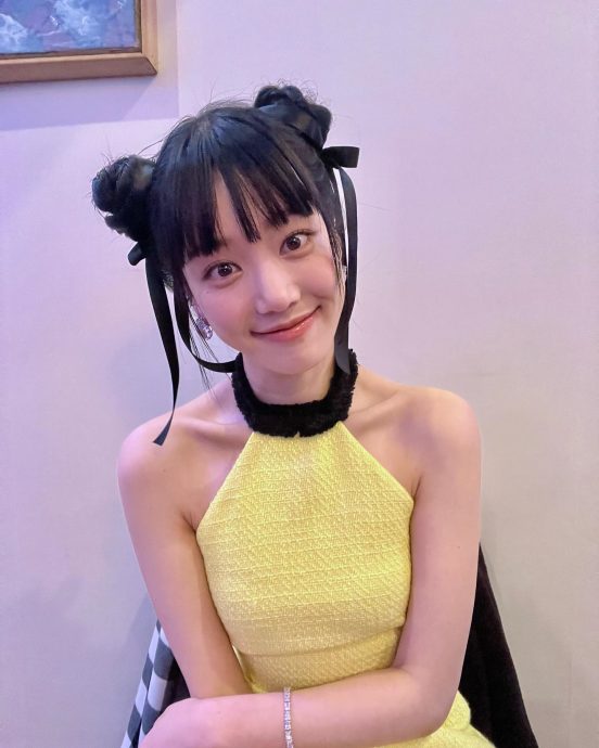 33岁李侑菲绑双丸子头被批装嫩　幽默反击酸民	