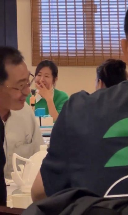 42岁唐诗咏有望脱单？ 获猛男陪庆生