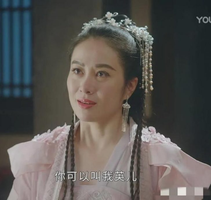 43岁叶璇演18岁少女扁嘴扮可爱 网惊:导演怎么选的