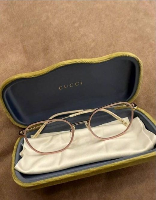 44岁陈乔恩认老花眼 不戴眼镜剪不了指甲