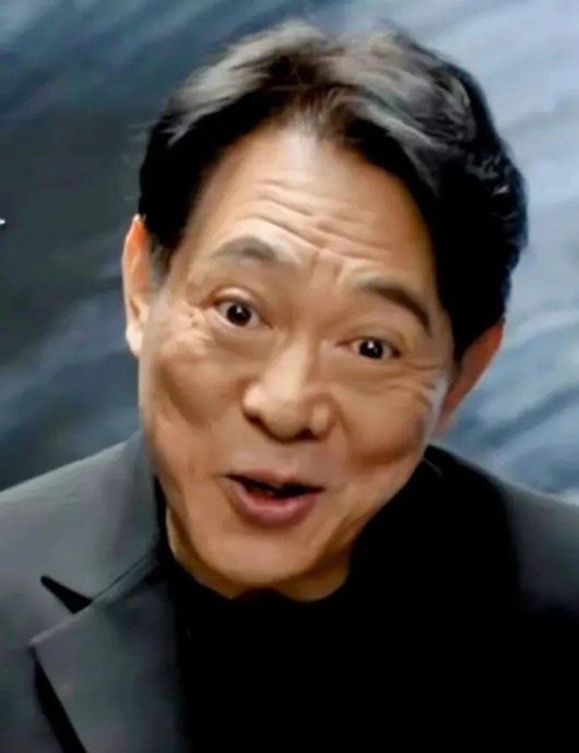 60岁李连杰暴瘦代言　凸眼黝黑衰老网吓歪