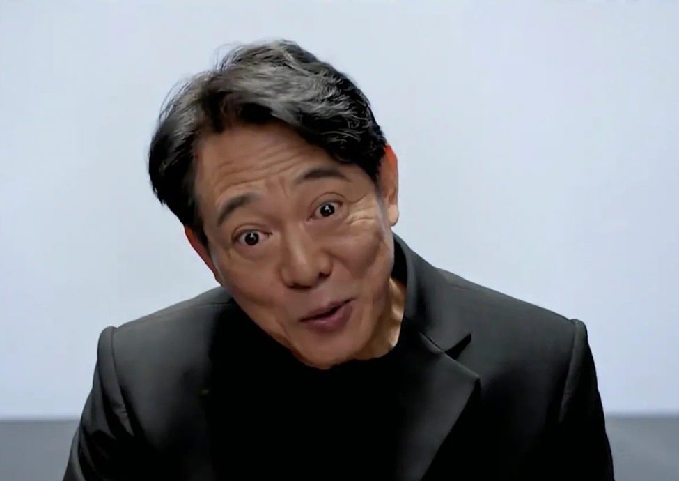 60岁李连杰暴瘦代言　凸眼黝黑衰老网吓歪