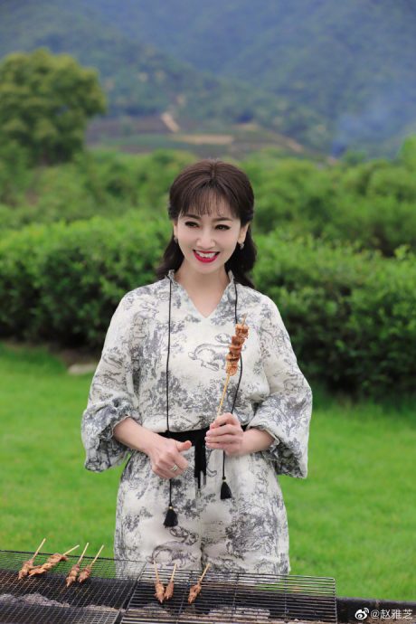 68岁赵雅芝惊现老人纹 网心痛化浓妆挣钱