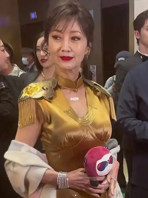 68岁赵雅芝惊现老人纹 网心痛化浓妆挣钱