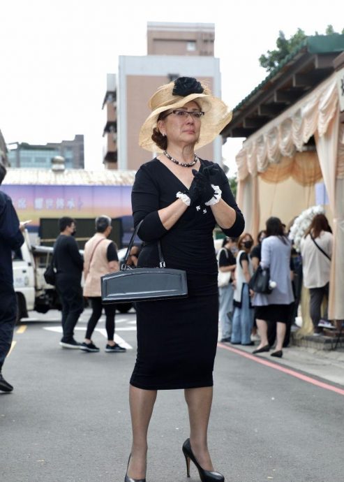 69岁冯宝宝台送别宗华  来不及合作《貂蝉》留憾