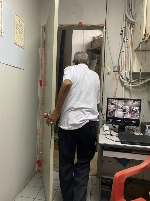 75岁老翁找工养残疾妻儿 “他有11孩子却没人要奉养”