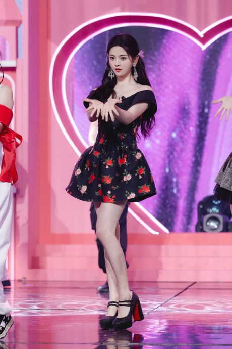 ​杨超越传演技烂新剧被飞  换虞书欣二搭王鹤棣