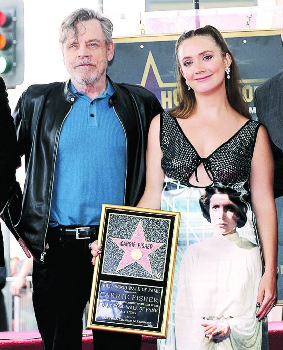 ​莉亚公主星战日获星致敬 天行者见证