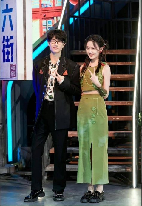 “2字顶流”遭传睡粉选妃 经纪公司怒发声：取证中